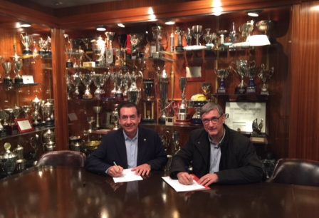 Signatura conveni col·laboració club natació barcelona càritas